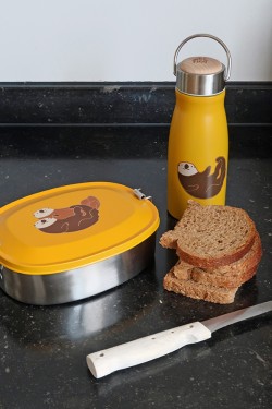 the zoo lunchbox sea otter yellow with flask and bread