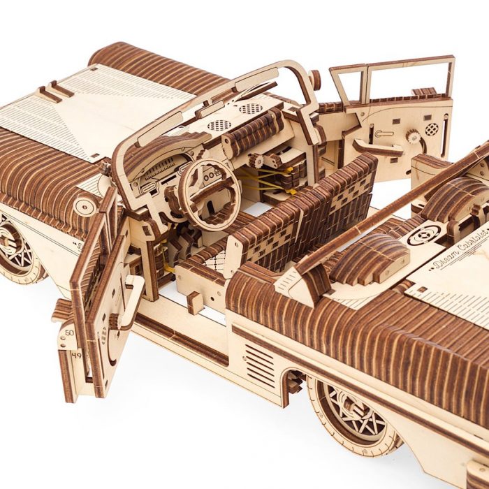 details houten schaalmodel cabriolet