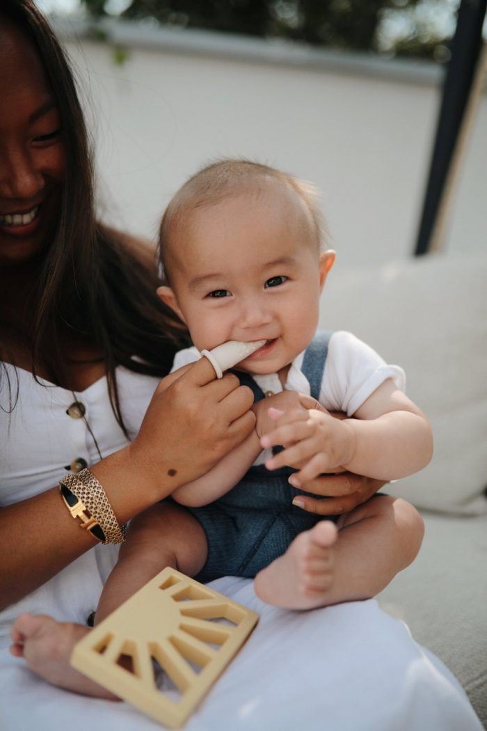 Mushie Teether / tandenborstel baby