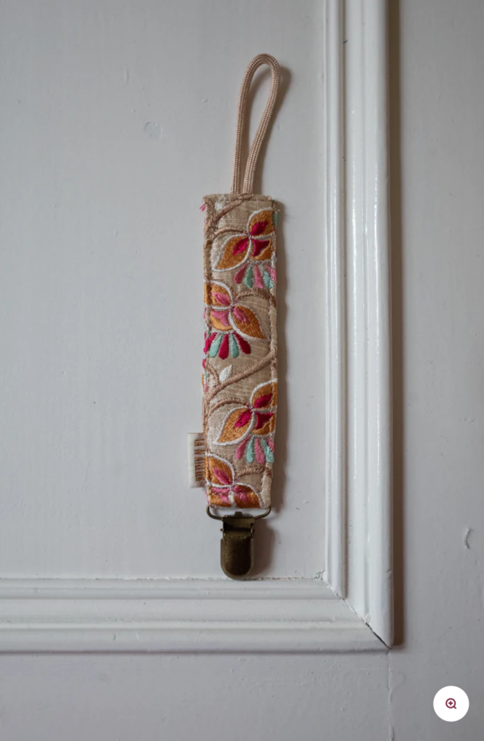 La N'atelier Pacifier Clip - Dandelion Peach