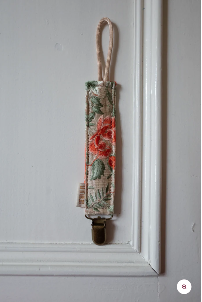 La N'atelier Pacifier Clip - Rose Peach